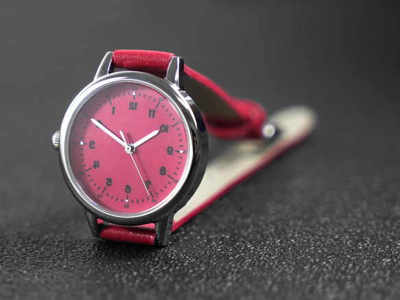 女裝逆時針優雅手錶 紅色錶面及錶帶 個性手錶 全球免運 第5張的照片