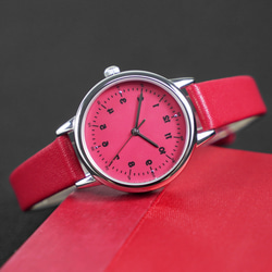 女性の反時計回りのエレガントな腕時計レッド ダイヤルとストラップのパーソナライズされた腕時計 世界中に無料配送 3枚目の画像