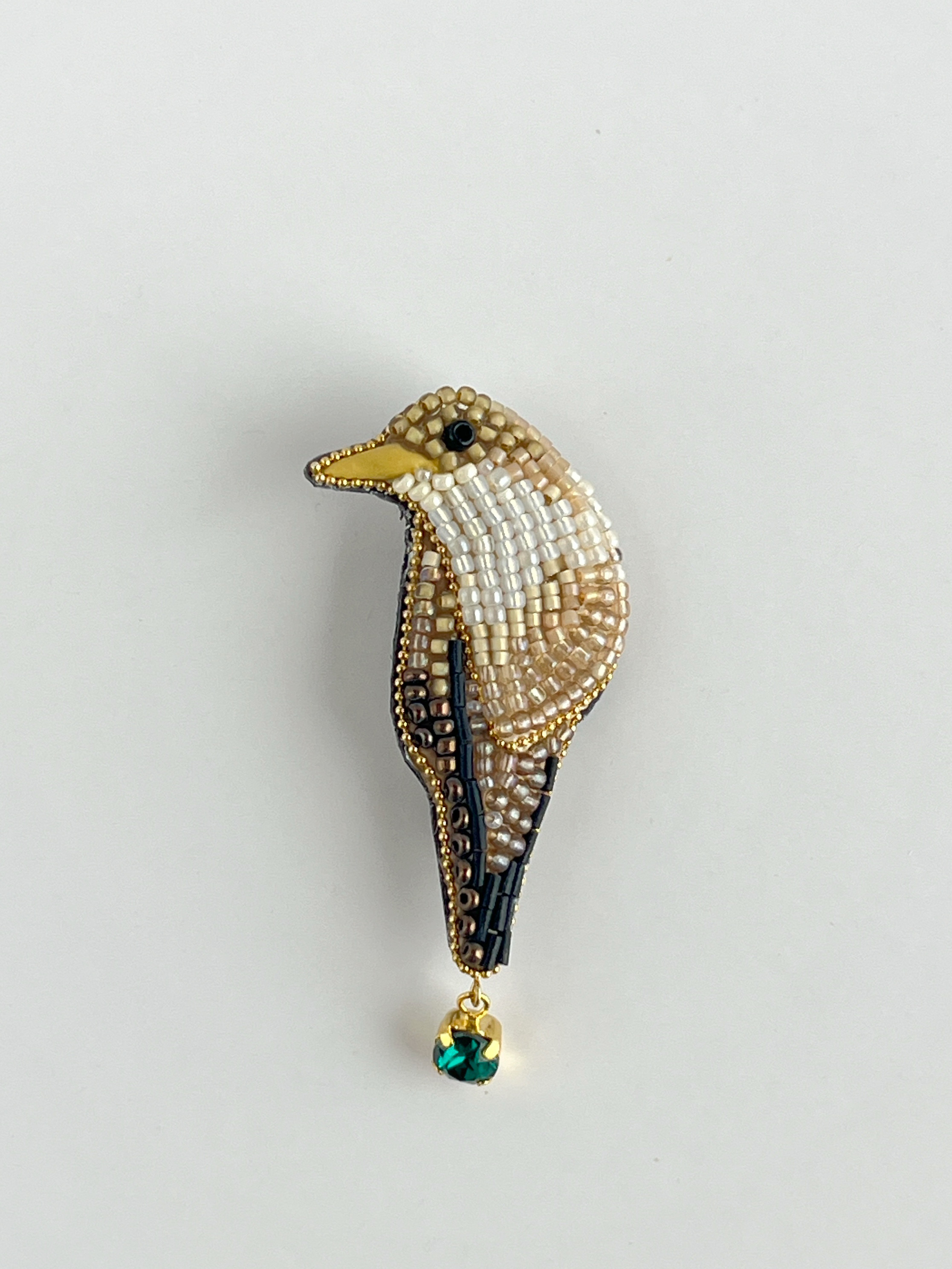 あなたを守る　お守り鳥　誕生鳥、ナイチンゲール　ビーズブローチ