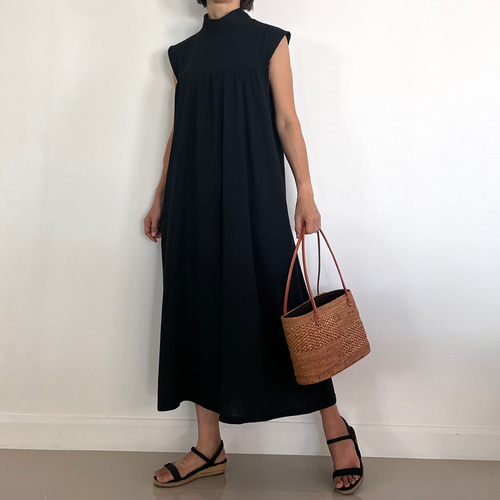 スタンドカラーノースリーブダブルガーゼワンピース 黒 ワンピース