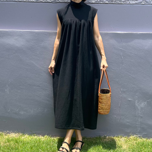 スタンドカラーノースリーブダブルガーゼワンピース 黒 ワンピース