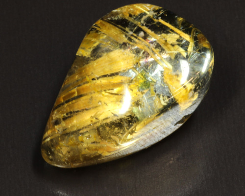 強烈なパワーを放射するルース】一点物 レインボー太陽放射ルチル