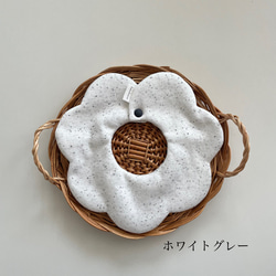 【new⸝⋆】ふんわりリブニットのつぶつぶスタイ✺花びら型 3枚目の画像