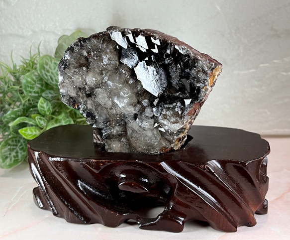 【最強の守護石】観音水晶　モリオン　黒水晶　ラフストーン　台座付き 最強の守護石】観音水晶モリオン黒水晶ラフストーン台座付き