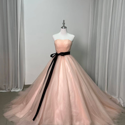 送料無料！ウェディングドレス  ピンク ベアトップ サッシュベルト  柔らかく重ねたチュールスカート 結婚式 1枚目の画像