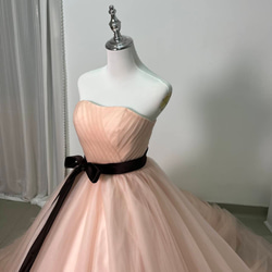 送料無料！ウェディングドレス  ピンク ベアトップ サッシュベルト  柔らかく重ねたチュールスカート 結婚式 3枚目の画像