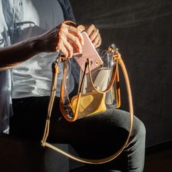 真皮和透明手拿包 2way 迷你包透明骨架 [透明/駝色] 第4張的照片