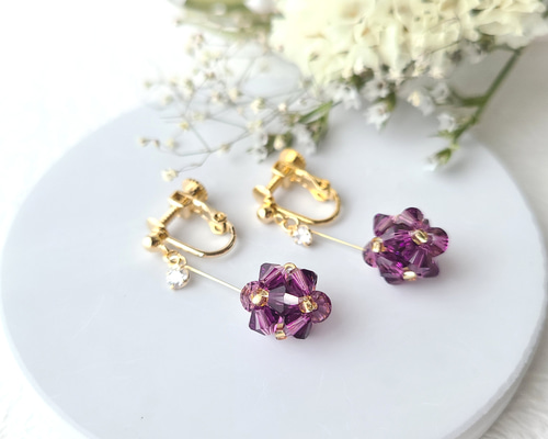 パープル　シンプル　ボール　ハンドメイド　イヤリング　アクセサリー　ブドウ 揺れるビーズボールのイヤリング/ピアス(パープル×ゴールド