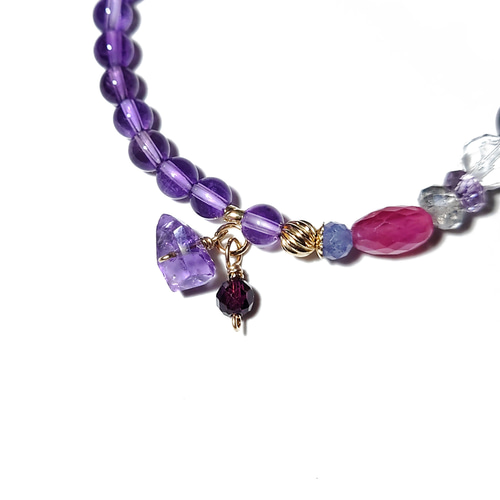 14kgfラブラドライトのチャーム/ガーネット/レインボームーンストーン