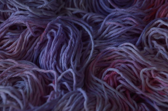 手染め糸　コットン　　赤紫　　nijiyarn 6枚目の画像