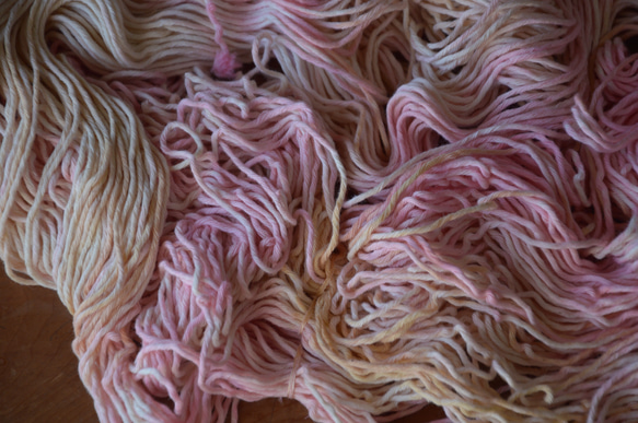 手染め糸　コットン　　生成りピンクベージュ　　nijiyarn 5枚目の画像