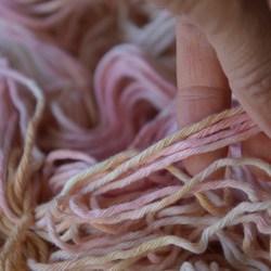 手染め糸　コットン　　生成りピンクベージュ　　nijiyarn 7枚目の画像