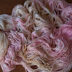 手染め糸　コットン　　生成りピンクベージュ　　nijiyarn 4枚目の画像