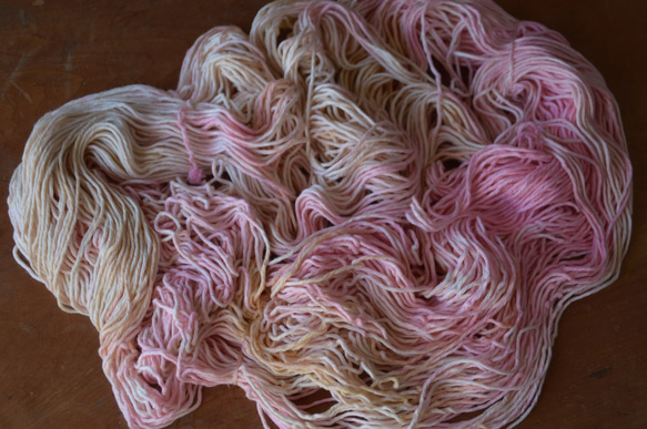 手染め糸　コットン　　生成りピンクベージュ　　nijiyarn 4枚目の画像