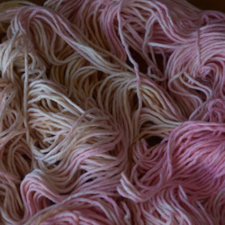 手染め糸　コットン　　生成りピンクベージュ　　nijiyarn 6枚目の画像