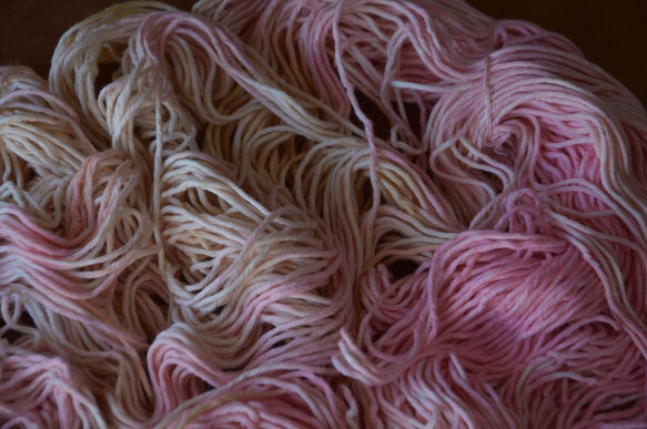 手染め糸　コットン　　生成りピンクベージュ　　nijiyarn 6枚目の画像