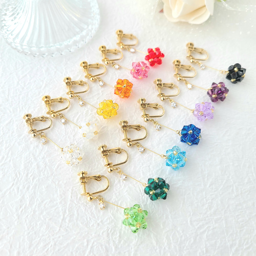 揺れるビーズボールのイヤリング/ピアス(ピンク×ゴールド) イヤリング