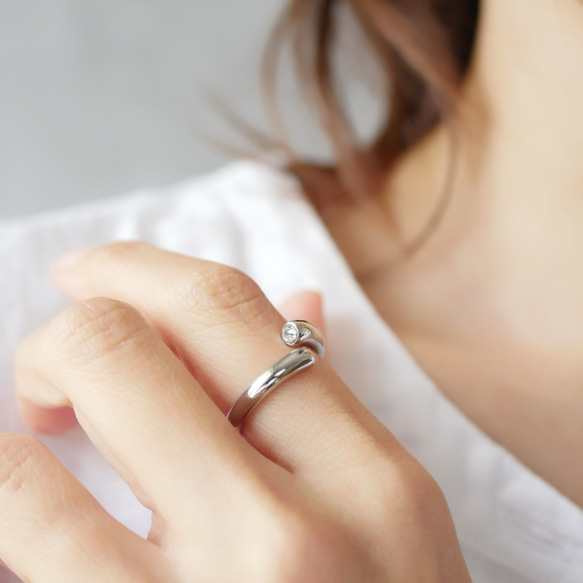 簡約叉形戒指，鋯石，不鏽鋼，銀 第1張的照片