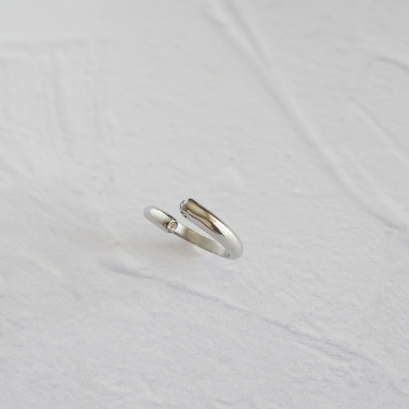 簡約叉形戒指，鋯石，不鏽鋼，銀 第3張的照片