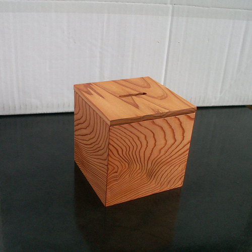 ○屋久杉 無垢 木製 貯金箱 コインケース K329 小銭入れ・コインケース