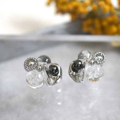 CHOOSEBASE SHIBUYA 小さなお花と花びらピアス/イヤリング