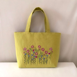 【!!新作だけど母の日SALE!!】【A4サイズ】草花手刺繍/綿麻トートバッグ/イエロー【くが屋】 1枚目の画像