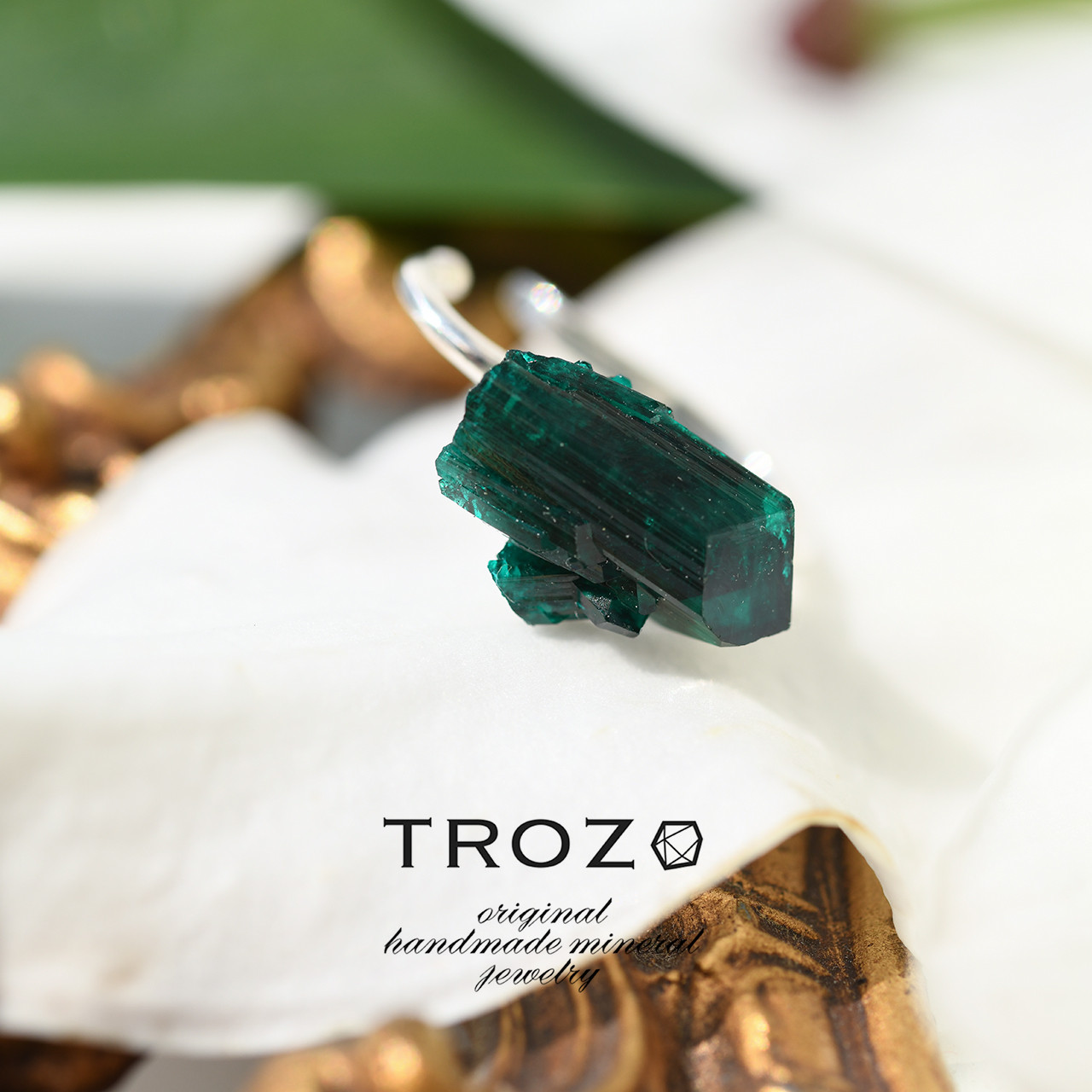 【021 Fairy Tale Collection】 ダイオプテーズ 鉱物原石 イヤーカフ 天然石 アクセサリー