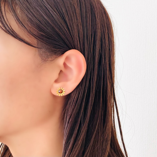 小さなひまわりのシンプルピアス/イヤリング 向日葵 ゴールド イエロー