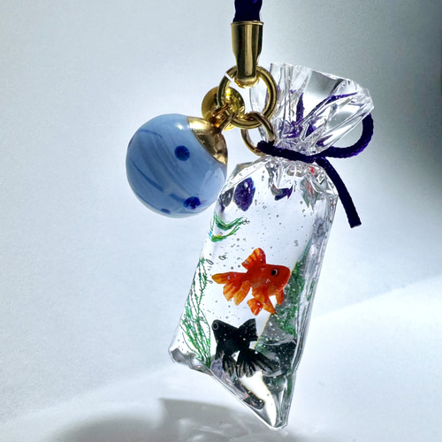 帯飾り　「金魚切子」　根付　ストラップ　キーホルダー 再販】硝子の金魚玉（和金二匹） 根付 ストラップ 帯飾り