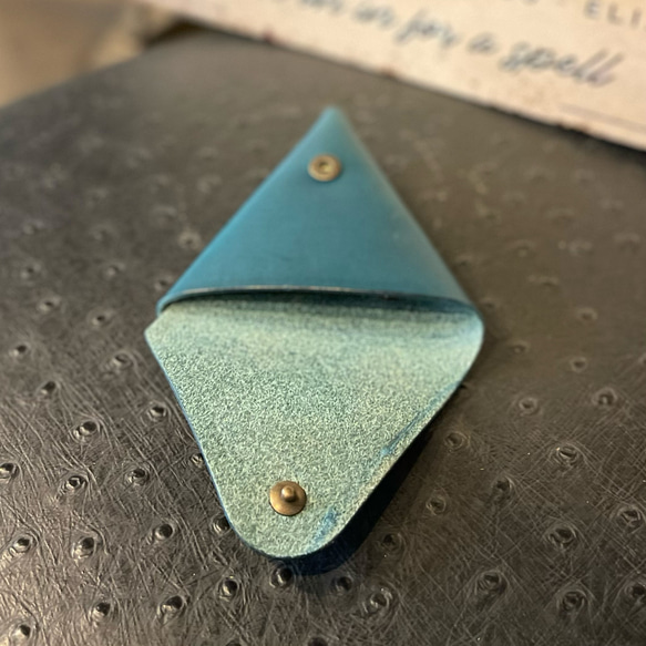 光滑美麗的 Lisshio 皮革三角零錢包 [藍色]/CoinCase[藍色] 雜貨 禮物 第2張的照片