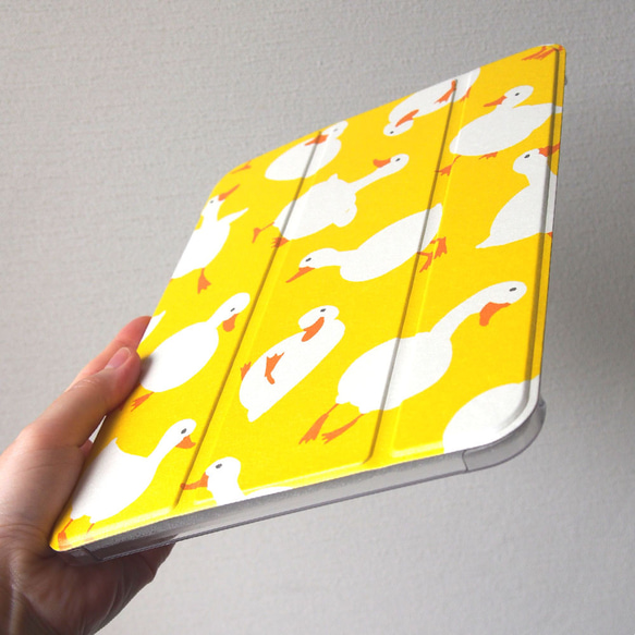 筆記本 iPad 保護殼 [鴨子*黃] 塑膠保護殼型，附三折支架功能 第3張的照片