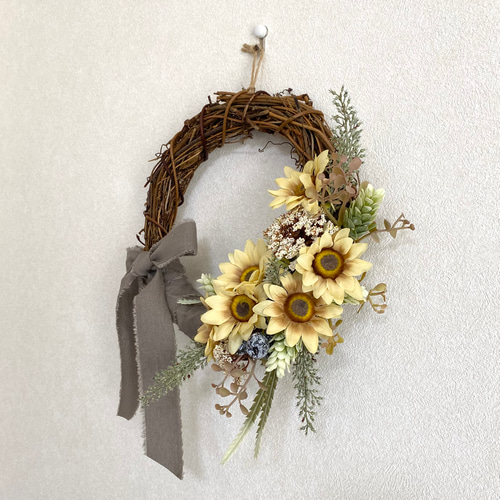 ニュアンスカラーのひまわりとお花のリース  フラワーリース  リース  向日葵 ニュアンスカラーのひまわりとお花のリース フラワーリース リース 向日葵