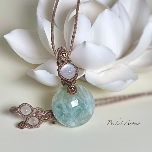 羽衣詩』エンジェルフェザーフローライトとブルームーンストーン