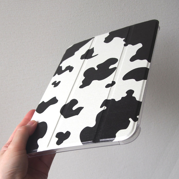ペン収納付手帳型iPadケース【牛柄】三折りスタンド機能付ソフトケースタイプ 3枚目の画像