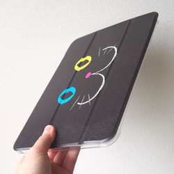 ペン収納付手帳型iPadケース【黒猫フェイス】三折りスタンド機能付ソフトケースタイプ 3枚目の画像