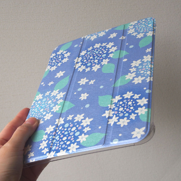 手帳型iPadケース【紫陽花】三折りスタンド機能付プラケースタイプ 3枚目の画像