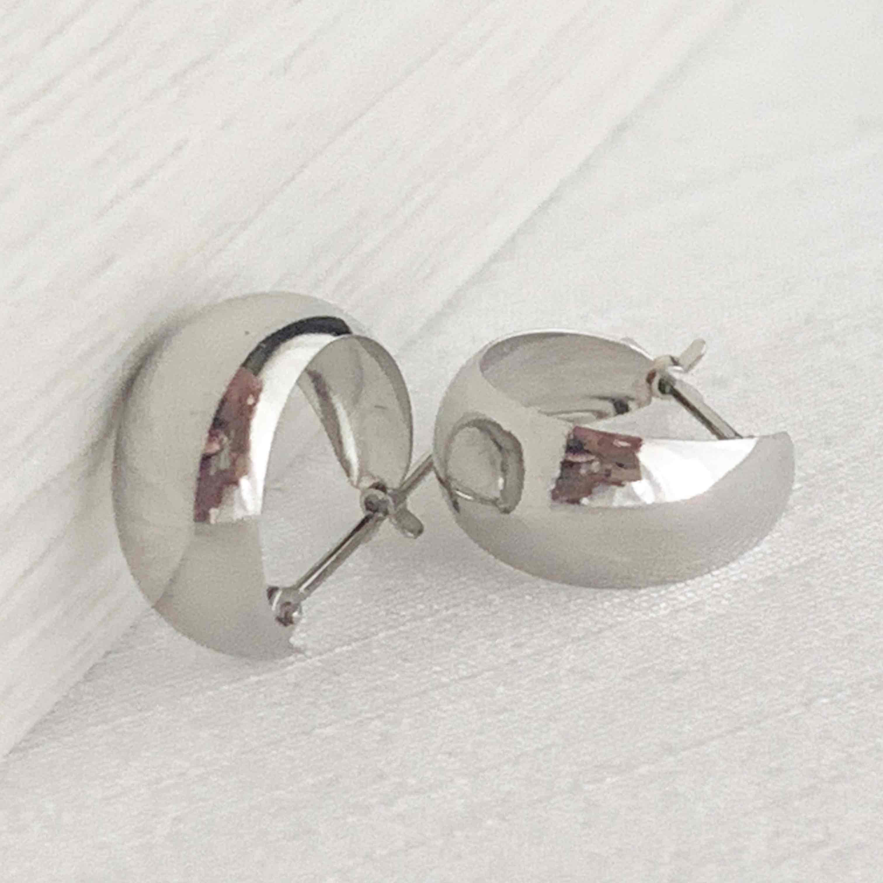 プラチナ【7×13mm 月甲フープピアス】Pt900刻印入 日本製 ペア