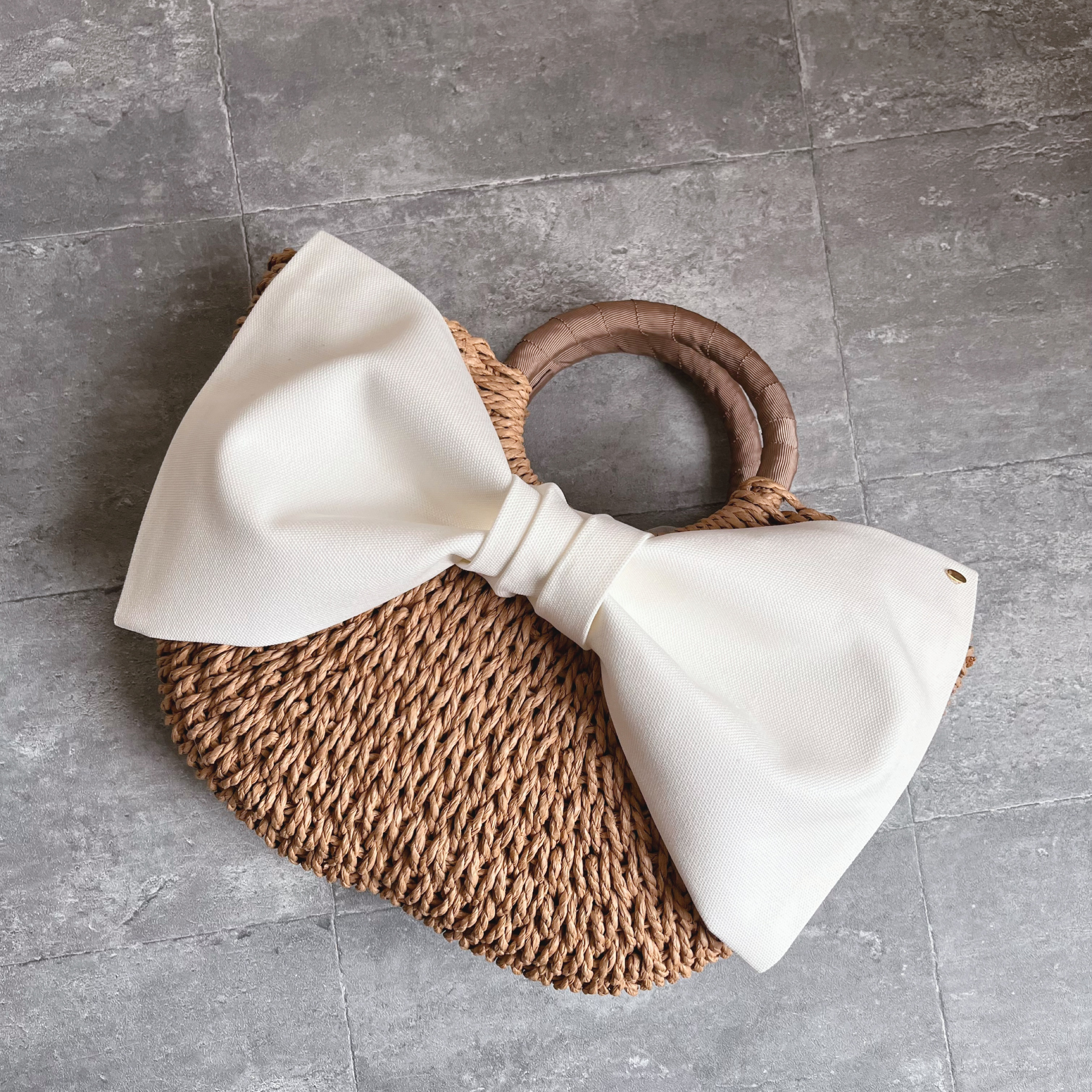 大きいリボンがかわいい♡カゴ風バッグ　ホワイト　My name bag カゴバッグ　リボンバッグ