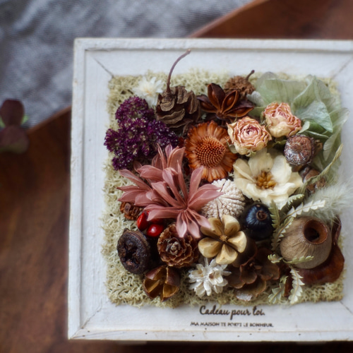 ホワイト＊スクエアフレームアレンジメント】ドライフラワー 木の実