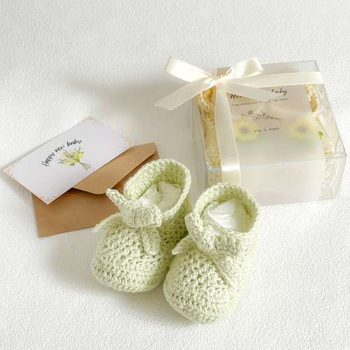手編みのリボンのベビーシューズ 赤ちゃん 出産祝い ニューボーン
