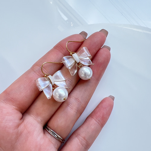 リボン ピアス/イヤリング ホワイト 白 おしゃれ プレゼント デート