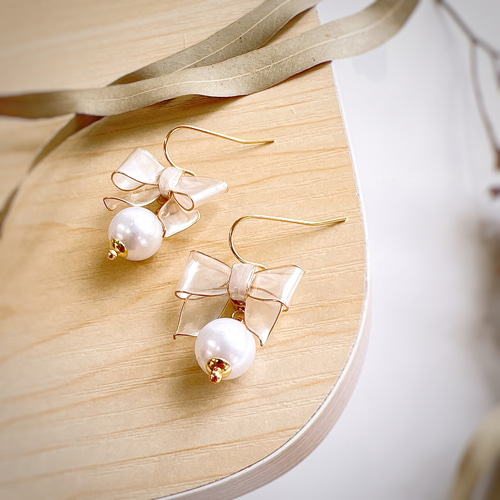 リボン ピアス/イヤリング ホワイト 白 おしゃれ プレゼント デート