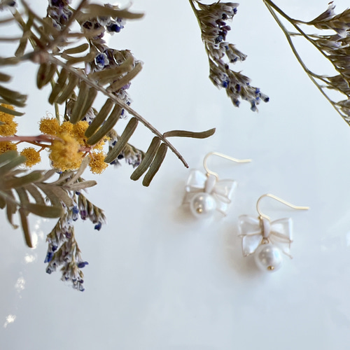 リボン ピアス/イヤリング ホワイト 白 おしゃれ プレゼント デート