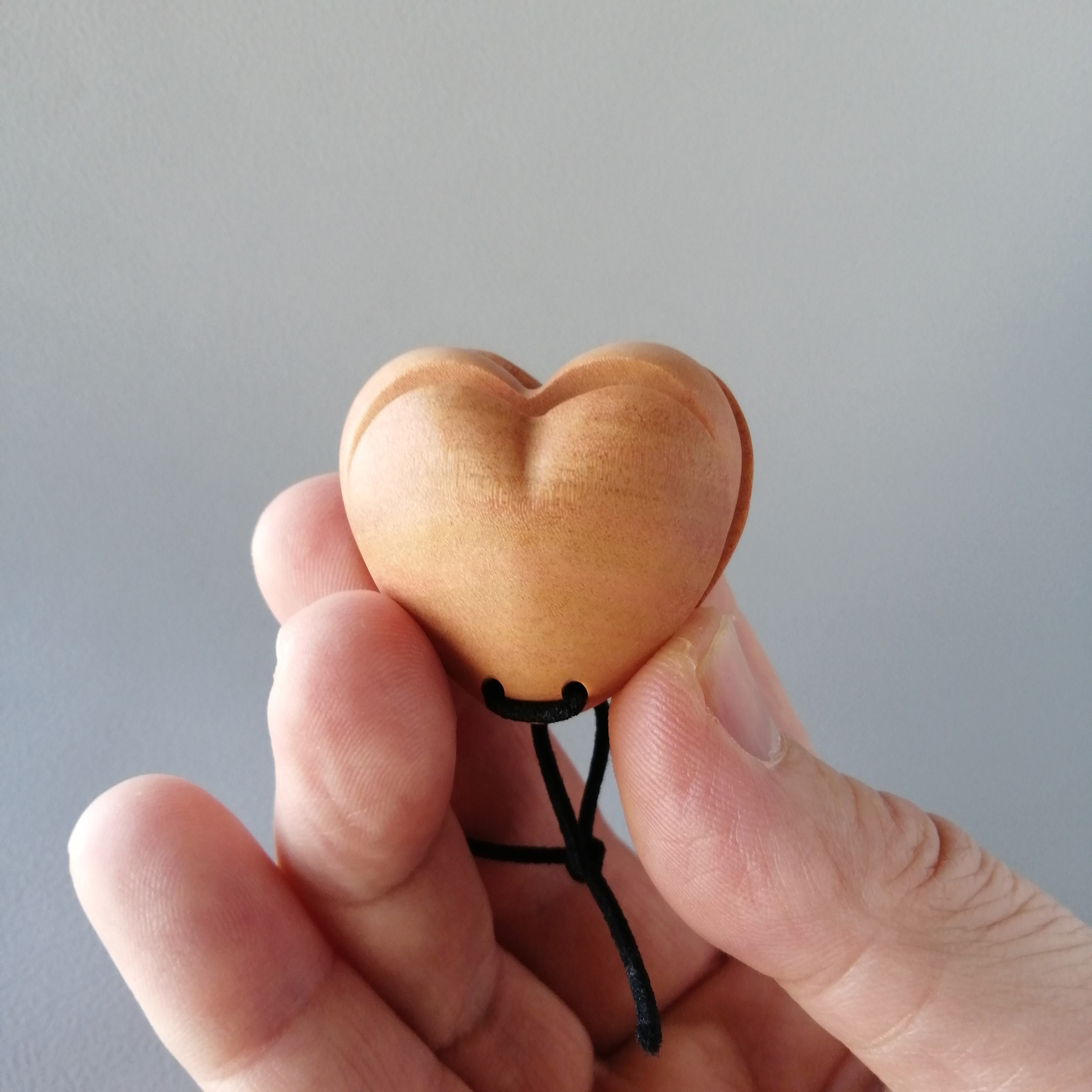 音が鳴るオブジェ　ハート・カスタネット mini サーモンピンク 4,050円