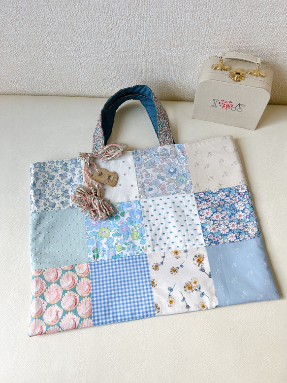 もかちゃん☆リバティ　パッチワーク　レッスンバッグとシューズ袋☆ リバティパッチワークレッスンバッグブルー系 レッスンバッグ