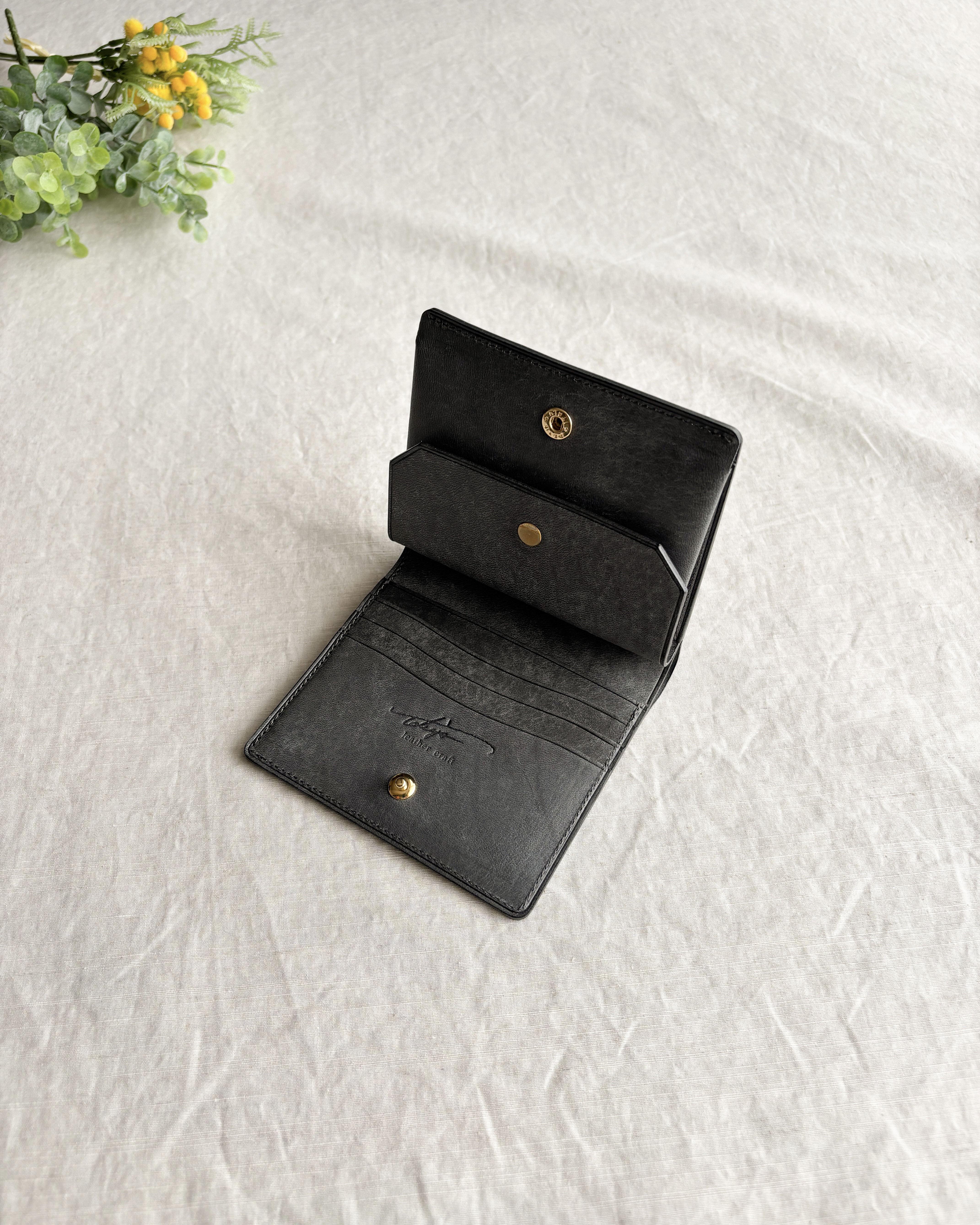 イタリアンレザーマヤ使用。ちょうど良いコンパクト財布【軽量】【小銭たっぷり】【カスタム可能】