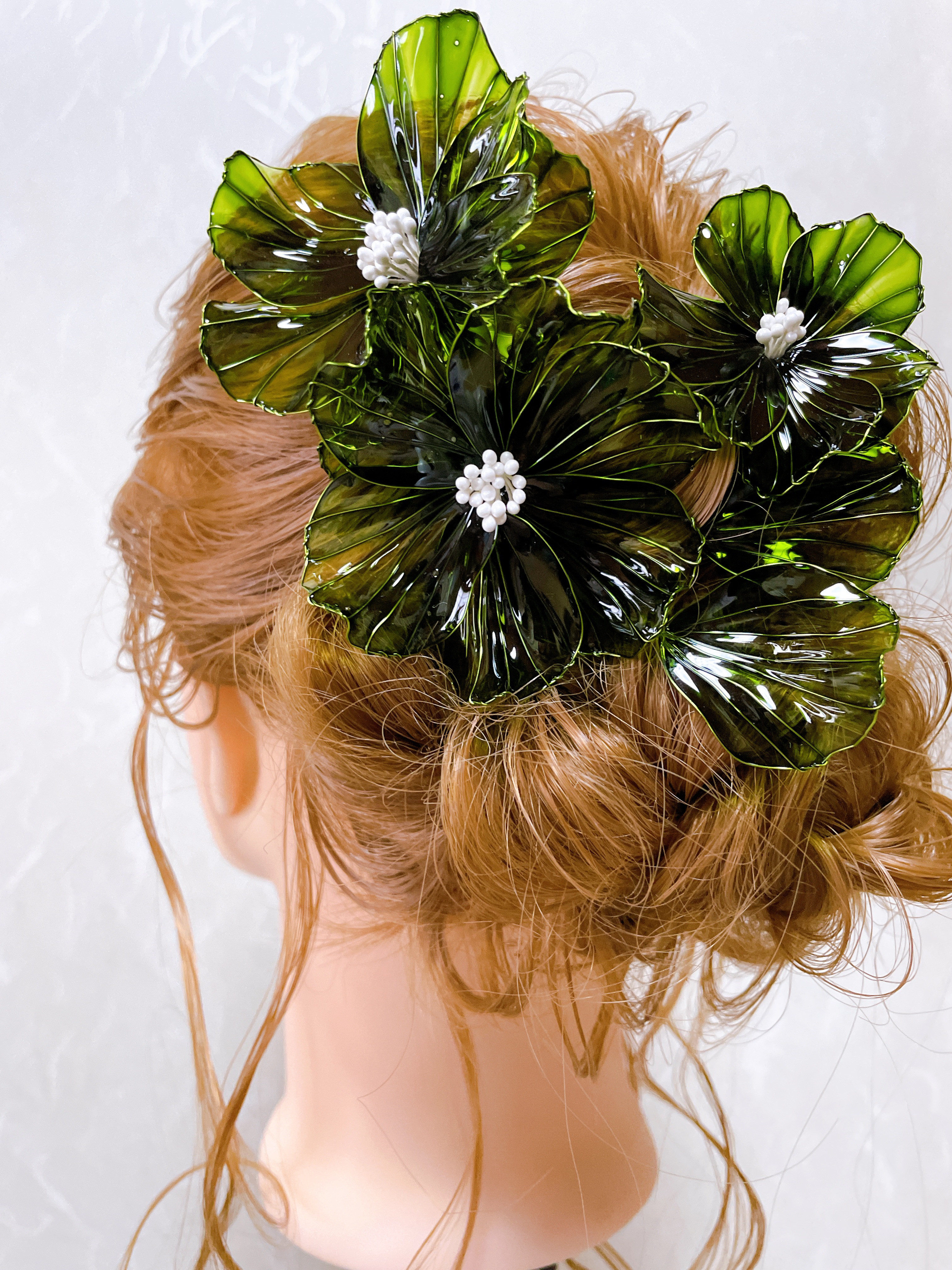 グリーン（緑）フラワー⌘花芯ホワイト✴︎成人式　結婚式✴︎