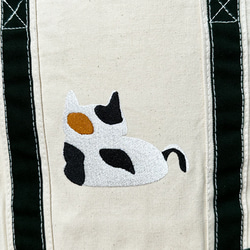 【送料無料】お餅猫の刺繍の外ポケット付き キャンバスバイカラーミニトートバッグ 2枚目の画像