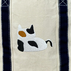 【送料無料】お餅猫の刺繍の外ポケット付き キャンバスバイカラーミニトートバッグ 4枚目の画像