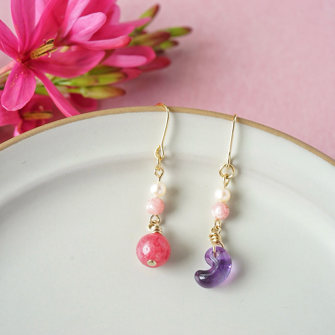 アメジスト勾玉とロードナイトのピアス